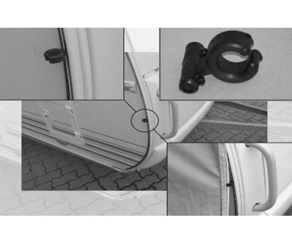 Den lille hjelper Monteres i teltskinnen innføringspunktet for teltet