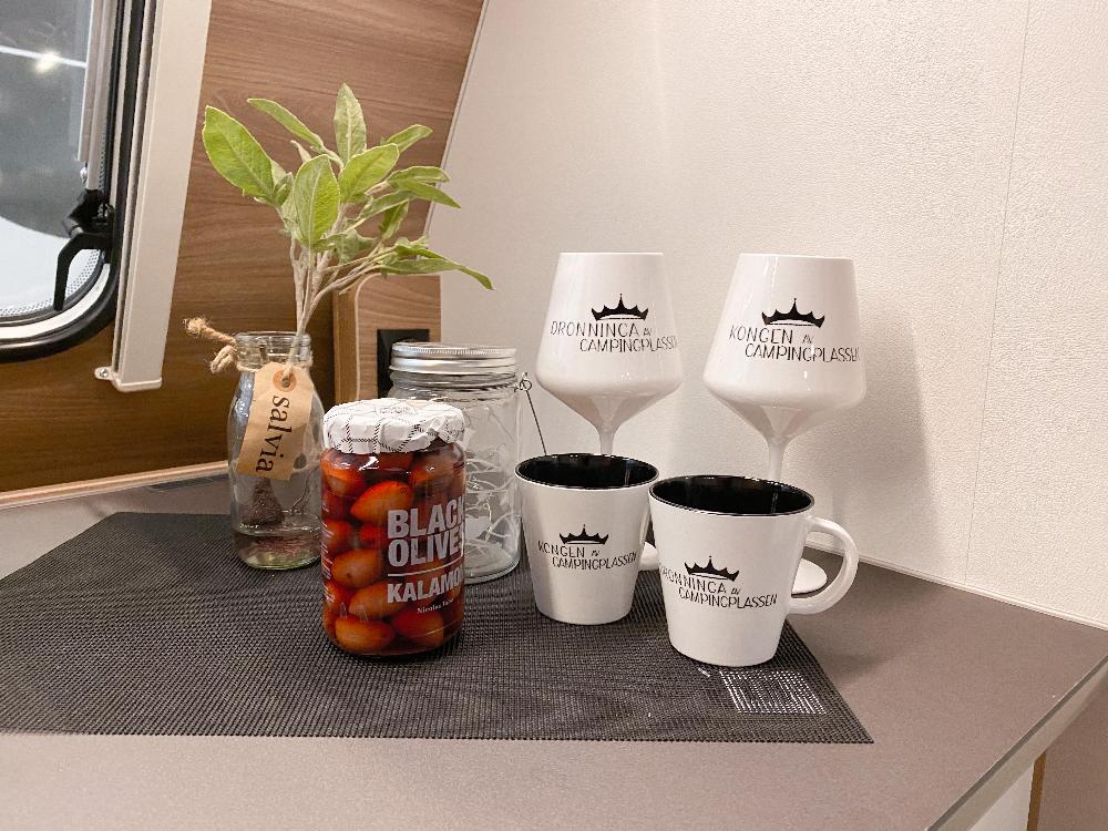 Vinglass Dronninga av Campingplassen &amp; Kongen av Campingplassen 2 stk Hvit