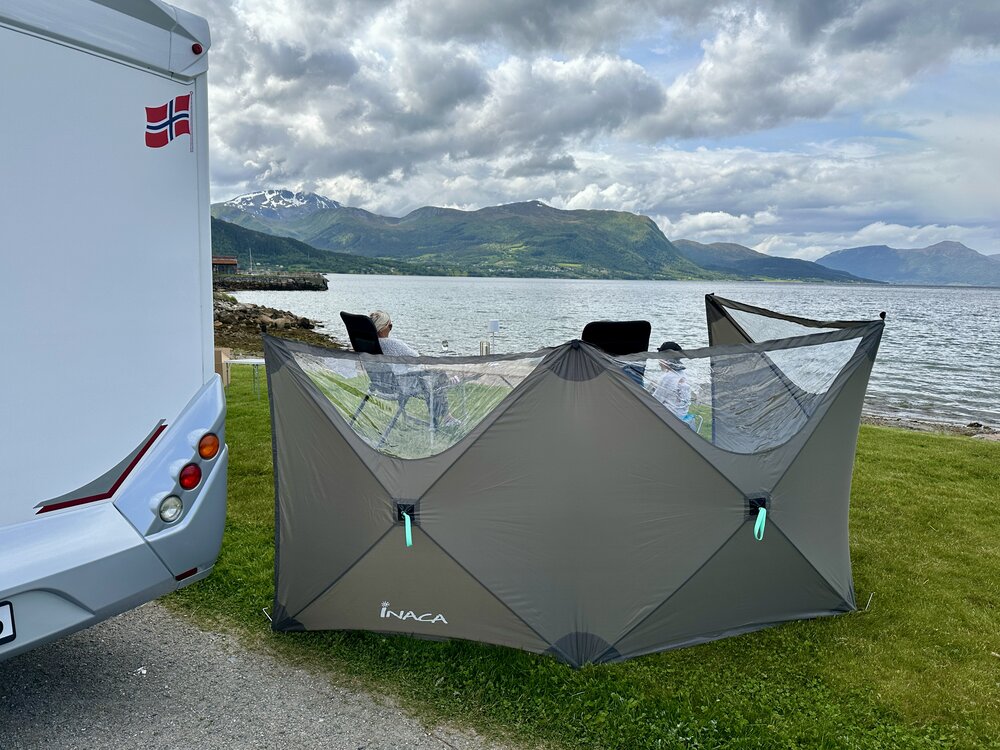 Levegg Pop-Up 3 panel 447 cm x 142 cm